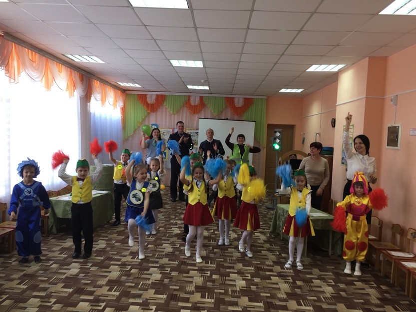 Реализация проекта «Правила дорожные знать положено»