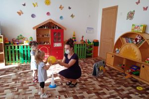 Читать далее о этой статье Адаптация детей первой младшей группы в летний период