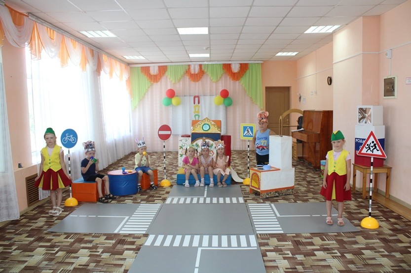 Вы сейчас просматриваете Театрализованное представление «Правила дорожного движения» по мотивам русской народной сказки «Теремок» с региональным компонентом
