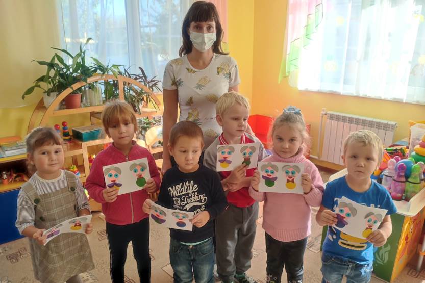 Вы сейчас просматриваете Акция ко Дню пожилого человека «Из детских рук – частичку теплоты»