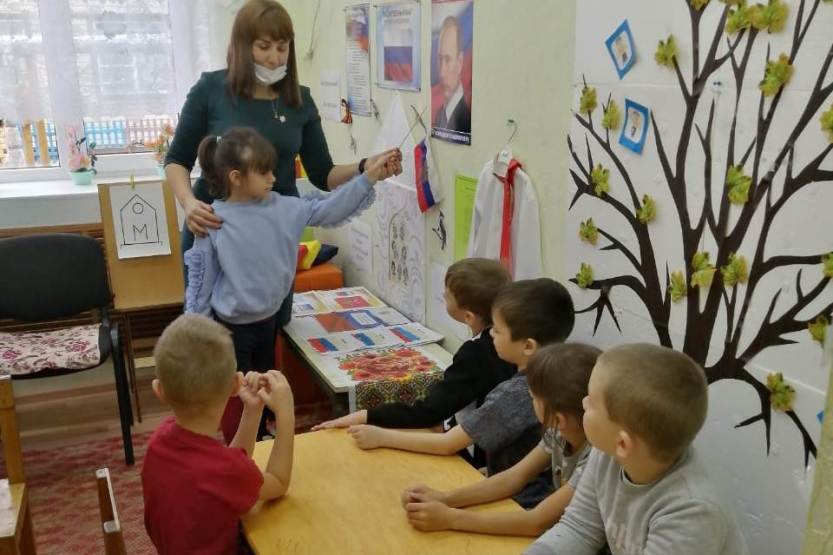 Вы сейчас просматриваете Интегрированное занятие по патриотическому воспитанию «Россия – наш дом»