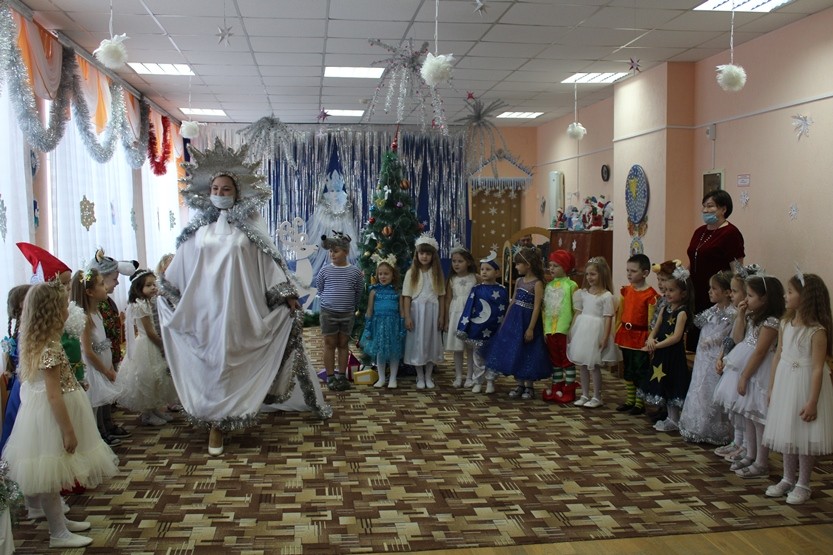 Вы сейчас просматриваете Праздничные утренники «Новый год к нам приходит»
