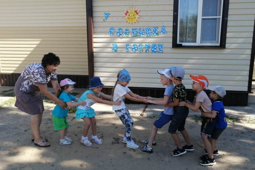Вы сейчас просматриваете Развлечение «У солнышка в гостях»