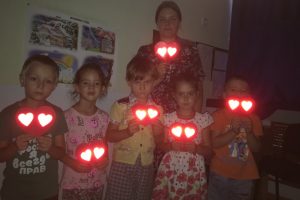 Читать далее о этой статье Мини-лаборатория экспериментально-исследовательской деятельности «Берегись, в темноте засветись!»