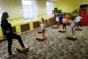 Читать далее о этой статье Кружок по физкультурно-оздоровительному направлению «Веселые ступеньки» с использованием степ – платформ