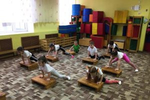 Читать далее о этой статье Кружок по физкультурно-оздоровительному направлению «Веселые ступеньки» с использованием степ – платформ