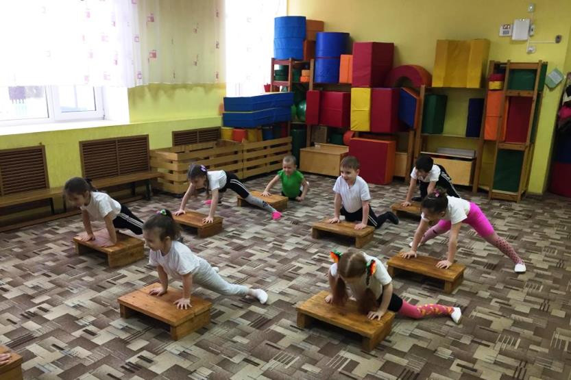 Вы сейчас просматриваете Кружок по физкультурно-оздоровительному направлению «Веселые ступеньки» с использованием степ – платформ