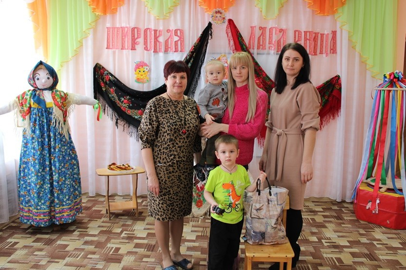 Вы сейчас просматриваете Детский сад «Тополек» поздравил семьи мобилизованных участников СВО