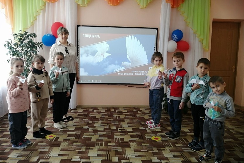 Вы сейчас просматриваете Интегрированное занятие «Птица мира на защите Родины»