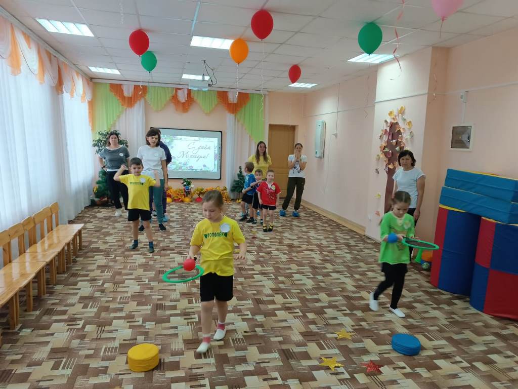 Вы сейчас просматриваете Спортивное развлечение «Мама и я — со спортом друзья!» к Дню Матери