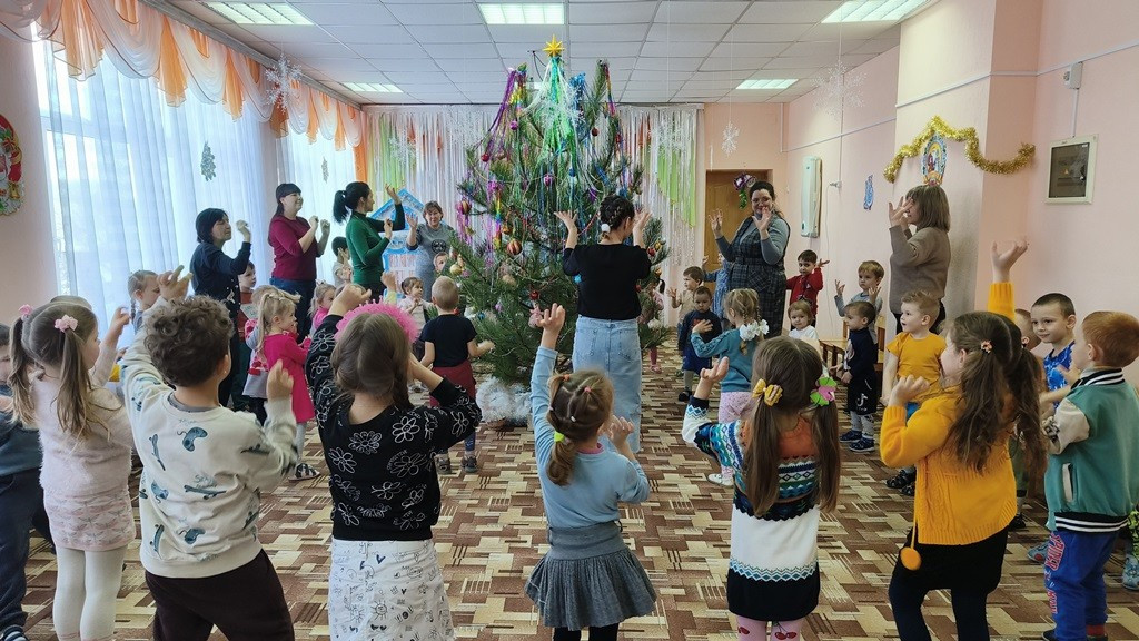 Вы сейчас просматриваете Развлечение «Прощание с новогодней ёлочкой»