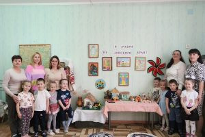 Читать далее о этой статье Выставка семейных рисунков и поделок «Я родом из Донского края!»