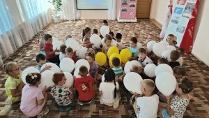 Читать далее о этой статье Танцевальный флешмоб «Ромашка»