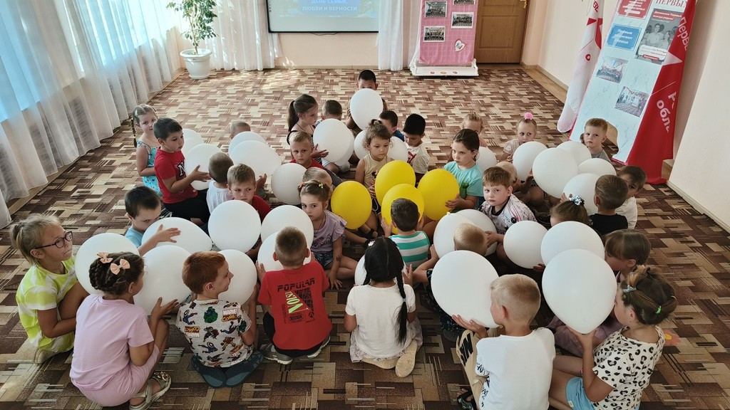 Вы сейчас просматриваете Танцевальный флешмоб «Ромашка»