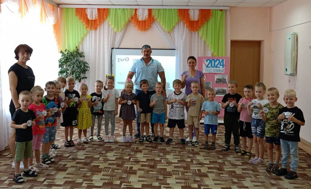 Вы сейчас просматриваете Профориентационная встреча «Мой папа работает в РЖД»