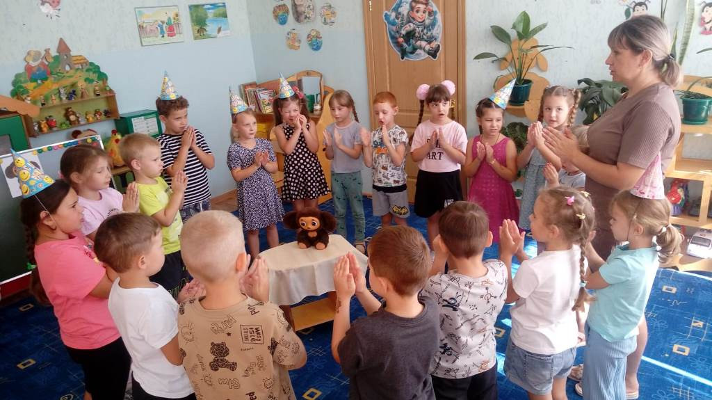Вы сейчас просматриваете Развлечение «День рождения Чебурашки»