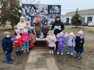Читать далее о этой статье Экскурсия к памятнику-мемориалу «Детям войны 1941-1945» и аллеи героев воинов земляков СВО