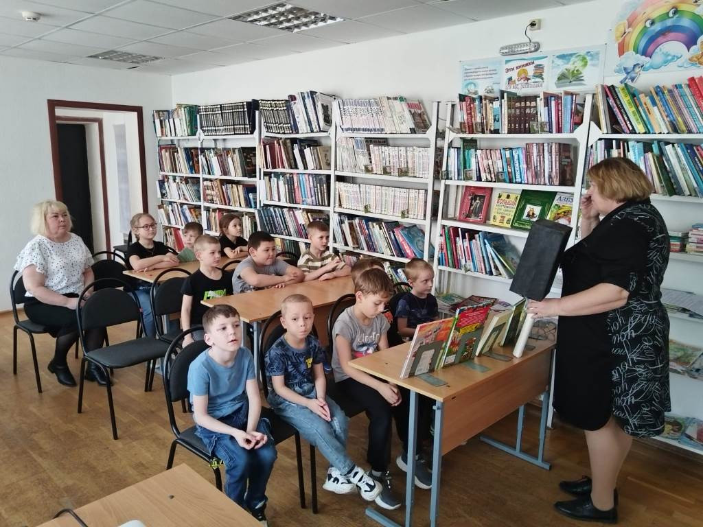 Вы сейчас просматриваете Познавательная беседа «Путешествие в страну дорожных знаков»