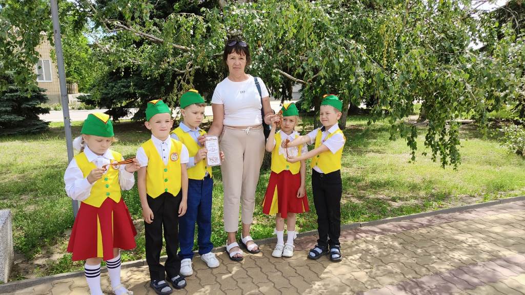 Вы сейчас просматриваете Тематическая неделя по ПДД «Героев помним, правила ПДД знаем!»