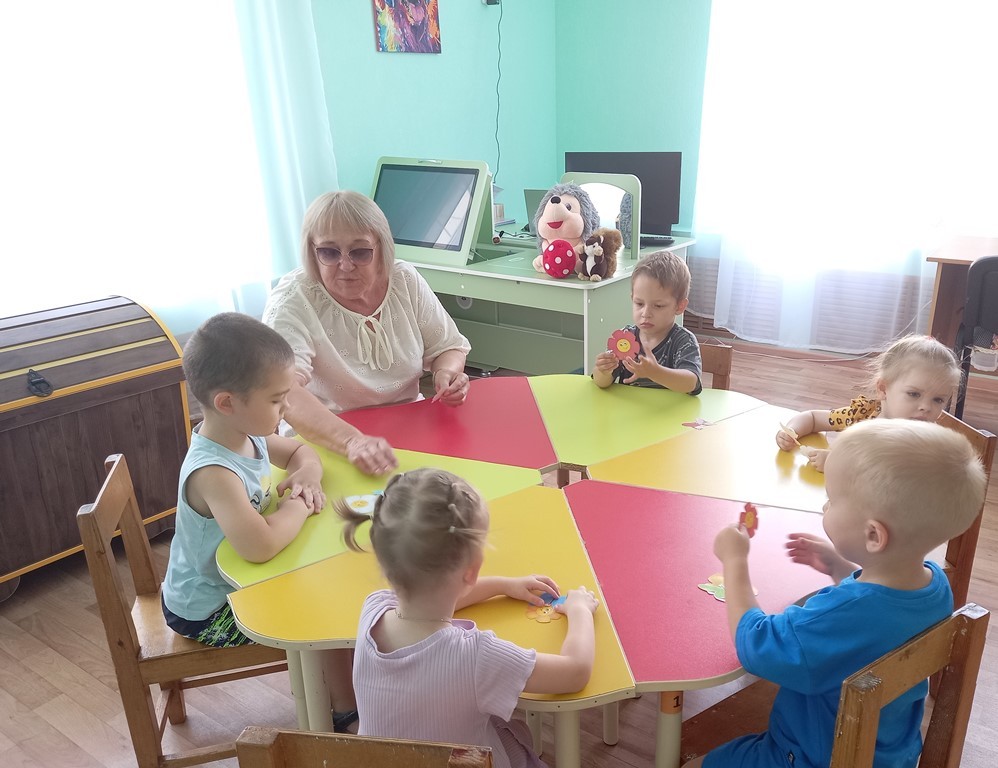 Вы сейчас просматриваете Тематический день «Играя, познаем»