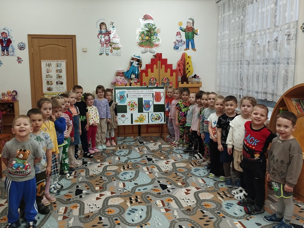 Вы сейчас просматриваете Выставка рисунков «Волшебные узоры Семикаракорска»