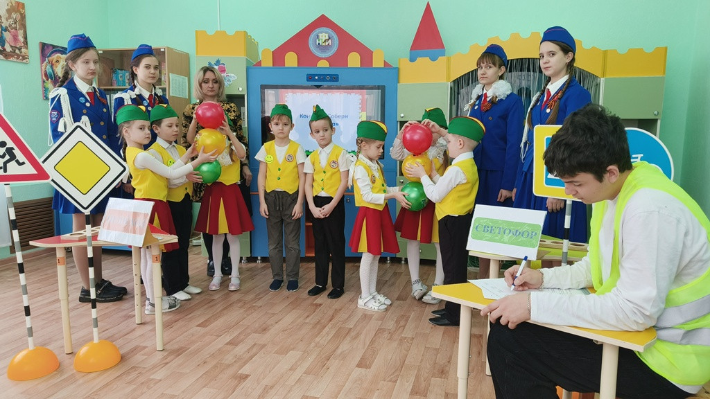 Вы сейчас просматриваете Викторина по ПДД «Юные знатоки дорожного движения»