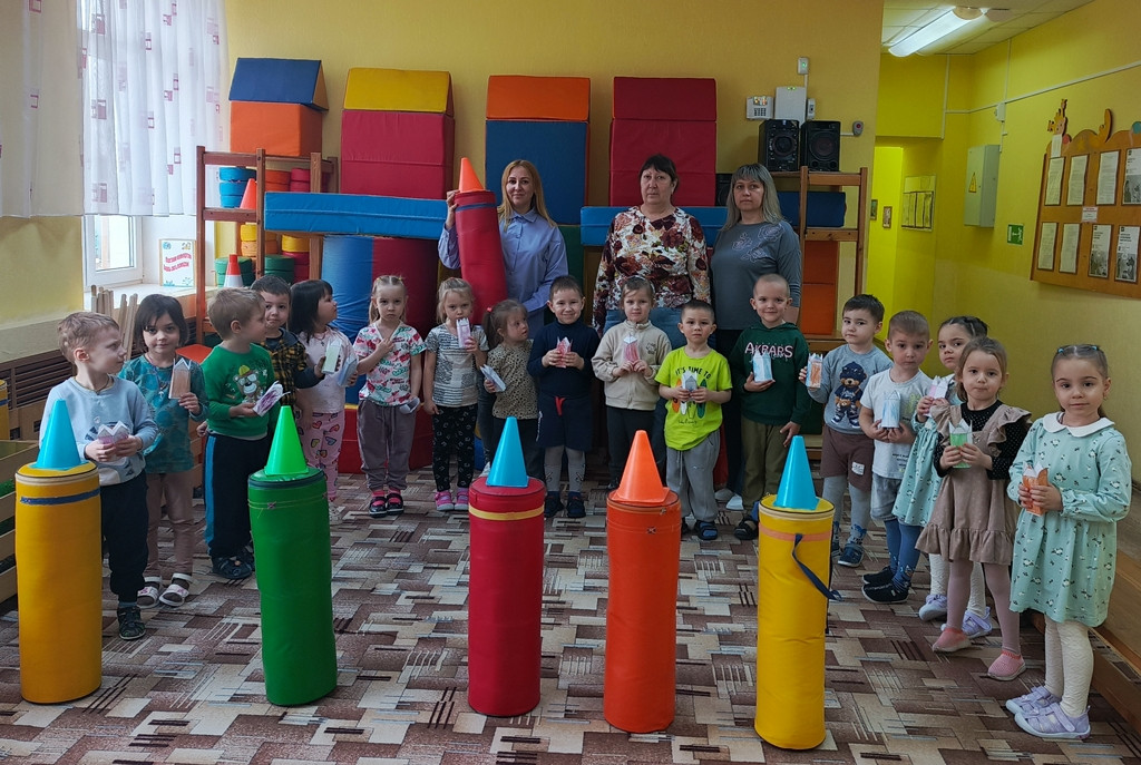 Вы сейчас просматриваете Тематический день «День цветных карандашей»