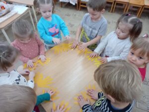 Читать далее о этой статье Занятие «В гости к ежику»
