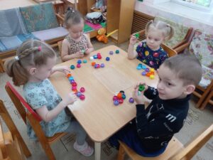Читать далее о этой статье Занятие «Весенняя полянка»