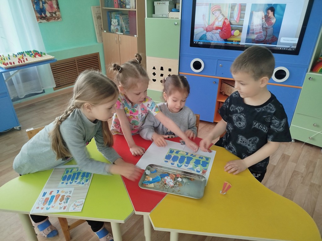 Вы сейчас просматриваете Тематическое занятие «Русский народный костюм — хранитель истории»