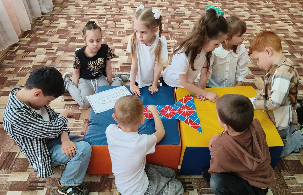 Вы сейчас просматриваете Физкультурно — познавательный досуг «Школа подготовки космонавтов»